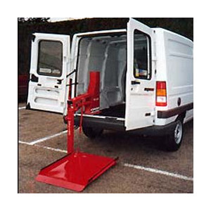 https://www.techni-contact.ovh/ressources/images/produits/merchandising/hayon-elevateur-pour-manutention-7200379-1.jpg - Force de levée : 150 kg