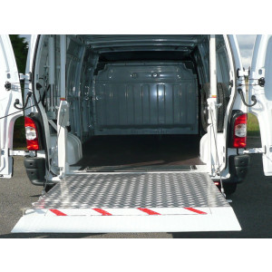 https://www.techni-contact.ovh/ressources/images/produits/merchandising/hayon-elevateur-pour-vehicule-professionnel-8822018-1.jpg - Capacité : 1000 kgs - 2 poutres