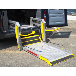 https://www.techni-contact.ovh/ressources/images/produits/merchandising/hayon-pour-personnes-handicapees-10028957-1.jpg - Capacité : 350 kg