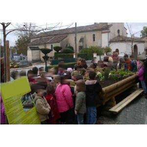 https://www.techni-contact.ovh/ressources/images/produits/merchandising/jardin-pedagogique-a-l-ecole-8596848-1.jpg - Longueur : 4 m ou 2.50 m x largeur 1.50 m