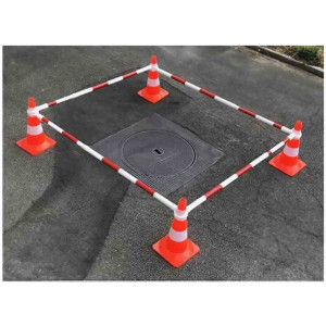 https://www.techni-contact.ovh/ressources/images/produits/merchandising/kit-cones-de-chantier-et-lisses-37491433-1.jpg - Hauteur Cône : 520 mm – Taille lisse 136 cm, extensible à 222 cm