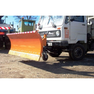https://www.techni-contact.ovh/ressources/images/produits/merchandising/lame-a-neige-vehicule-municipal-16155704-1.jpg - Bema 700