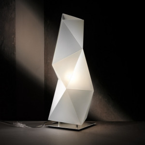 https://www.techni-contact.ovh/ressources/images/produits/merchandising/lampe-de-table-diamond-small-slamp-49713921-1.jpg - Lampe de Table Diamond Small SLAMP a un design moderne qui se distingue par sa structure dynamique et contemporaine