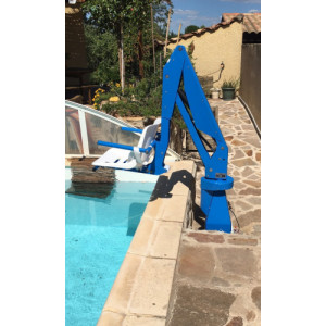 https://www.techni-contact.ovh/ressources/images/produits/merchandising/leve-personne-mural-piscine-14640650-1.jpg - Capacité maximale : 140 kg