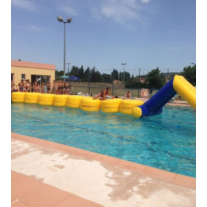 https://www.techni-contact.ovh/ressources/images/produits/merchandising/location-parcours-aquatique-gonflable-10866802-1.jpg - Tranche d’âge : de 5 ans