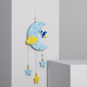https://www.techni-contact.ovh/ressources/images/produits/merchandising/lumiere-led-suspendue-kids-lune-17434697-1.jpg - La Lumière LED Suspendue Kids Lune a un design innovant, parfait pour créer des ambiances très personnalisés