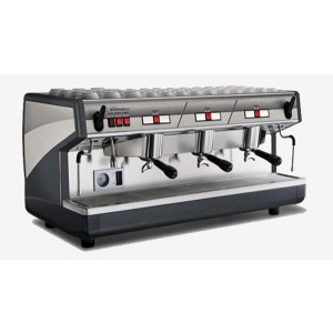 https://www.techni-contact.ovh/ressources/images/produits/merchandising/machine-a-cafe-professionnelle-appia-s-7619769-1.jpg - Puissance (W) : 3000 à 5200  - 2 à 3 groupes