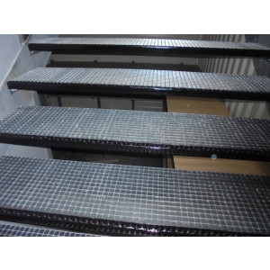 https://www.techni-contact.ovh/ressources/images/produits/merchandising/marches-d-escaliers-53163356-1.jpg - Gamme complète de marches d'escalier standard et sur-mesure