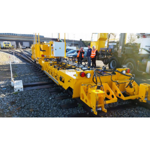 https://www.techni-contact.ovh/ressources/images/produits/merchandising/meuleuse-reprofileuse-de-rail-hydraulique-17228424-1.jpg - Limite de vitesse : 30 Km/h-Limite de vitesse en travail : 6 Km/h