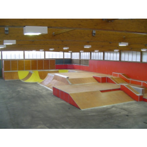 https://www.techni-contact.ovh/ressources/images/produits/merchandising/module-pour-skatepark-et-glisspark-7068253-1.jpg - Modules en bois, alumminium, inox et HPL