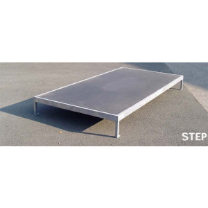 https://www.techni-contact.ovh/ressources/images/produits/merchandising/module-skatepark-14793932-1.jpg - Le step est une marche qui permet aux skateurs de faire des grinds - Dim. (L x l x h) 0.30 x 1.55 x 3 m