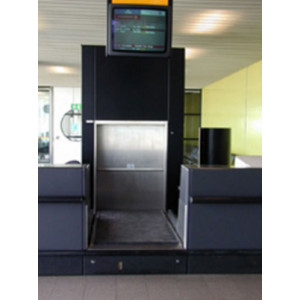 https://www.techni-contact.ovh/ressources/images/produits/merchandising/monte-charge-pour-aeroport-7255028-1.jpg - Charge utile : 12 à 300 Kg