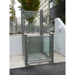 https://www.techni-contact.ovh/ressources/images/produits/merchandising/monte-handicape-ouverte-2-ou-3-metres-8807265-1.jpg - Capacité jusqu'à 500 kg