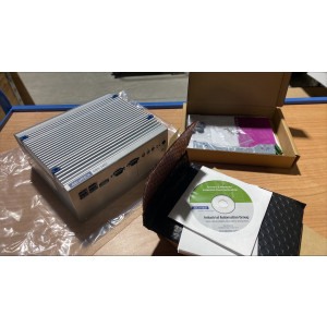 https://www.techni-contact.ovh/ressources/images/produits/merchandising/ordinateurs-pc-industriel-fanless-intel-atom-d525-ark-3403-28355272-1.jpg - Ordinateur industriel embarqué ARK-3403-D6A1E_BA1, compact et sans ventilateur, équipé d'un processeur Intel Atom D525 Dual Core 1.8GHz. Solution robuste pour applications industrielles avec multiples connectiques et options d'extension. Caractéristiques
