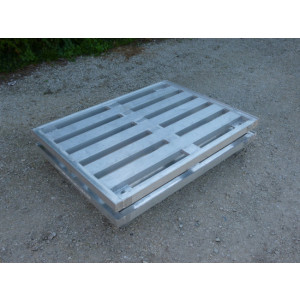 https://www.techni-contact.ovh/ressources/images/produits/merchandising/palette-aluminium-64311414-1.jpg - Conçue pour le transport de 12 cagettes à vendanges 