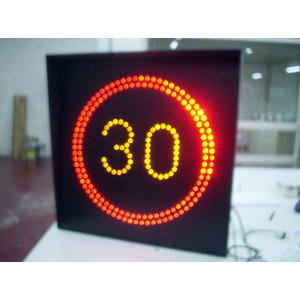 https://www.techni-contact.ovh/ressources/images/produits/merchandising/panneau-de-signalisation-lumineux-led-13612918-1.jpg - Visibilité  jour et nuit