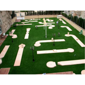 https://www.techni-contact.ovh/ressources/images/produits/merchandising/parcours-mini-golf-a-18-pistes-9419001-1.jpg - Eléments de piste : 69 ou 108 - Obstacles : 30 ou 50