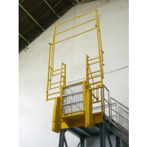 https://www.techni-contact.ovh/ressources/images/produits/merchandising/passerelle-abattante-entierement-repliable-15842344-1.jpg - Sécurisation de l'opérateur lors de l'accès sur isotainer