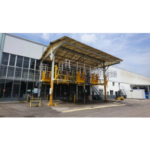 https://www.techni-contact.ovh/ressources/images/produits/merchandising/passerelle-abattante-pour-acces-au-dome-de-citernes-11496496-1.jpg - Passerelle avec garde-corps escamotable