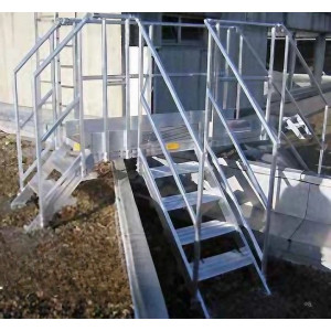 https://www.techni-contact.ovh/ressources/images/produits/merchandising/passerelle-d-acces-tuyauterie-sur-toiture-terrasse-1421247-1.jpg - En aluminium – Dimensions sur mesure