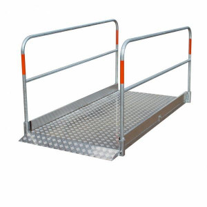 https://www.techni-contact.ovh/ressources/images/produits/merchandising/passerelle-pietons-en-aluminium-10901282-1.jpg - Pont piétons - Capacité de charge : 200 kg/m2