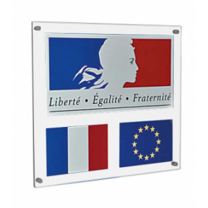 https://www.techni-contact.ovh/ressources/images/produits/merchandising/pavoisement-etablissement-scolaire-1389764-1.jpg - Plexiglas épaisseur 8 mm - Format : 75 x 65 cm - Fixation murale