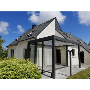 https://www.techni-contact.ovh/ressources/images/produits/merchandising/pergolas-classiques-ou-bioclimatiques-11361504-1.jpg - Une pergola pour la terrasse ou le jardin