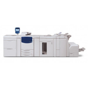 https://www.techni-contact.ovh/ressources/images/produits/merchandising/photocopieur-imprimante-couleur-xerox-700-12599304-1.jpg - Capacité papier maxi : 5900 feuilles