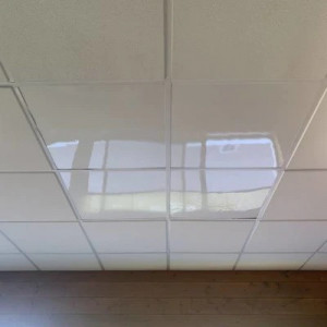 https://www.techni-contact.ovh/ressources/images/produits/merchandising/plaque-de-plafond-blanche-brillante-11829894-1.jpg - Dalles de plafond brillante blanche 3mm, 5mm et 10mm