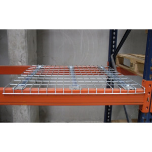 https://www.techni-contact.ovh/ressources/images/produits/merchandising/platelage-metallique-pour-rayonnage-15266964-1.jpg - Charge utile : 800 kg UR