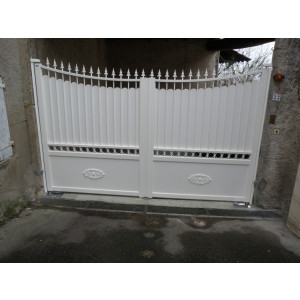 https://www.techni-contact.ovh/ressources/images/produits/merchandising/portail-battant-en-aluminium-74153176-1.jpg - Plusieurs dimensions/ En aluminium