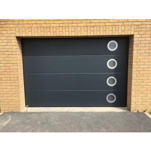 https://www.techni-contact.ovh/ressources/images/produits/merchandising/porte-de-garage-sectionnelle-refoulement-plafond-manuelle-ou-electrique-96475989-1.jpg - Dimensions max (L x H x Ép) : 7000 x 3500 x 42/60 mm