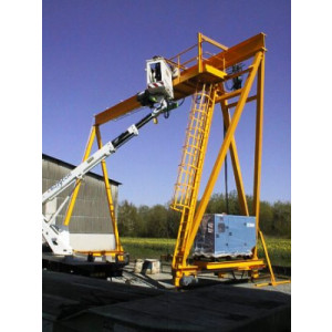 https://www.techni-contact.ovh/ressources/images/produits/merchandising/portique-de-levage-automoteur-175728-1.jpg - Avec groupe électrogène pour parc de stockage