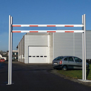 https://www.techni-contact.ovh/ressources/images/produits/merchandising/portique-fixe-pour-parking-38499517-1.jpg - Largeur de passage de 3 à 12 m