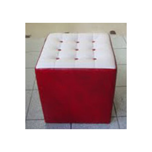 https://www.techni-contact.ovh/ressources/images/produits/merchandising/pouf-capitonne-pour-bar-restaurant-413047-1.jpg - Pouf carré 44/44