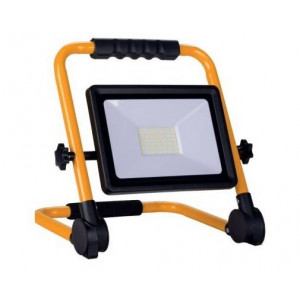 https://www.techni-contact.ovh/ressources/images/produits/merchandising/projecteur-de-chantier-portable-32348458-1.jpg - Puissance lumineuse : 4000 lumens