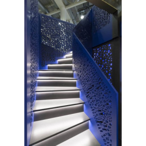 https://www.techni-contact.ovh/ressources/images/produits/merchandising/rampe-d-escalier-perforee-82432177-1.jpg - Rampe d'escalier perforée, décoration intérieure