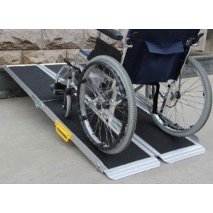 https://www.techni-contact.ovh/ressources/images/produits/merchandising/rampe-pour-acces-pmr-pliable-en-alu-renforce-82585451-1.jpg - Rampes d'accès utilisation en fauteuil roulant ou scooter