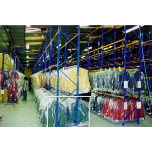 https://www.techni-contact.ovh/ressources/images/produits/merchandising/rayonnage-semi-lourd-pour-textile-387421-1.jpg - Charge jusqu'à : 1000 Kg