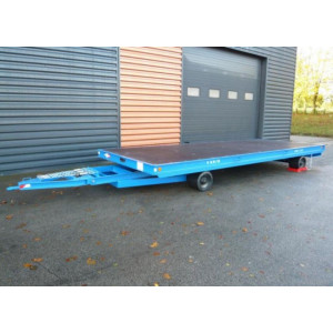 https://www.techni-contact.ovh/ressources/images/produits/merchandising/remorque-plateau-simple-essieu-15-tonnes-89742927-1.jpg - Dimensions : 6000 x 240 mm, capacité : 15 tonnes