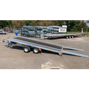https://www.techni-contact.ovh/ressources/images/produits/merchandising/remorque-porte-voiture-basculante-31942312-1.jpg - Les remorques GRAVITY sont des remorques porte voiture basculante par vérins à gaz avec un angle de 11° et un centre de gravité placé très bas.