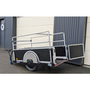 https://www.techni-contact.ovh/ressources/images/produits/merchandising/remorque-ridelle-85413429-1.jpg - Charge utile : 180 kg - Hauteur utile : 47 cm