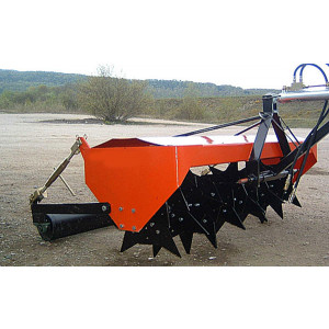 https://www.techni-contact.ovh/ressources/images/produits/merchandising/rouleau-scarificateur-486500-1.jpg - Largeur de travail 2.00 m - 48 dents acier