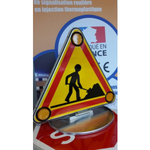 https://www.techni-contact.ovh/ressources/images/produits/merchandising/signalisation-embarquee-21129555-1.jpg - Signalisation embarquée triflash de toit