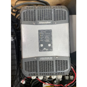 https://www.techni-contact.ovh/ressources/images/produits/merchandising/studer-xtender-xtm-3500-24-ref-106002-96427733-1.jpg - Onduleur chargeur STUDEX