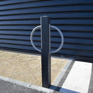 https://www.techni-contact.ovh/ressources/images/produits/merchandising/support-pour-velo-82741171-1.jpg - Bois ou plastique recyclé et acier
