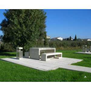 https://www.techni-contact.ovh/ressources/images/produits/merchandising/table-de-pique-nique-design-en-beton-52525849-1.jpg - Poids total: environ 1790 kg