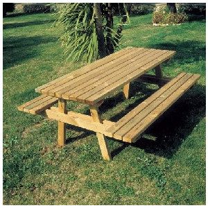https://www.techni-contact.ovh/ressources/images/produits/merchandising/table-de-pique-nique-en-bois-9548286-1.jpg - Dimensions (L x P x H): 190 x 150 x 80 cm 