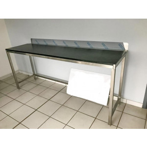 https://www.techni-contact.ovh/ressources/images/produits/merchandising/table-de-travail-inox-modulable-6915915-1.jpg - Préparation des poissons et produits de la mer