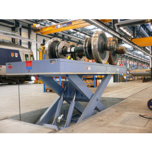 https://www.techni-contact.ovh/ressources/images/produits/merchandising/table-elevatrice-electro-hydraulique-13191320-1.jpg - Permet la mise à niveau d'essieux